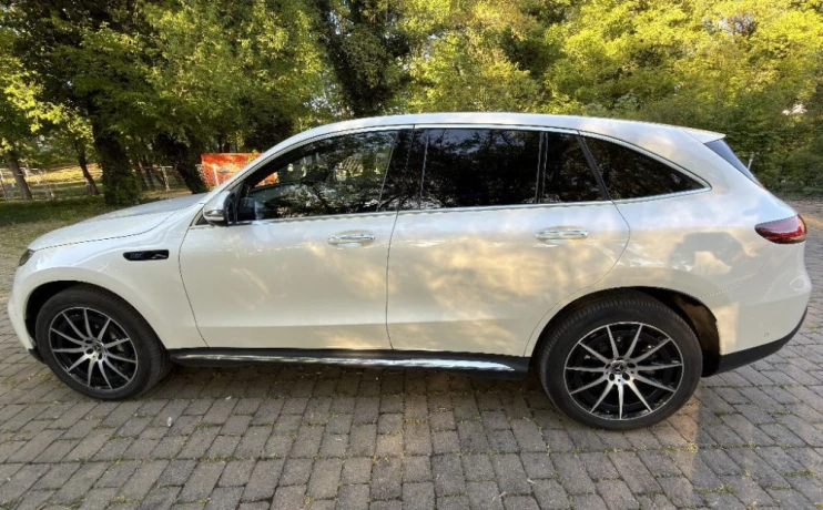 mercedes-benz-eqc-400-4matic-amg-line-top-stav-big-2