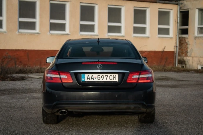 mercedes-benz-e-trieda-cupe-big-2