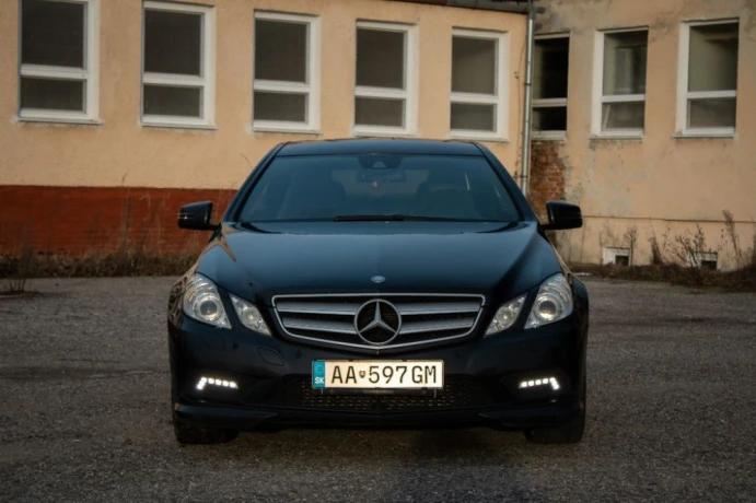 mercedes-benz-e-trieda-cupe-big-1