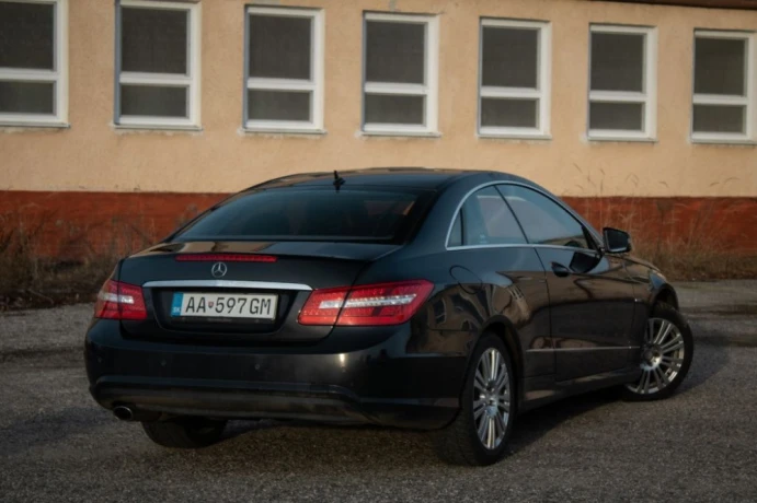mercedes-benz-e-trieda-cupe-big-3