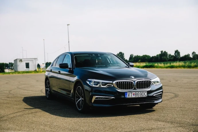 bmw-rad-5-530d-xdrive-at-195kw265hp-a8-big-0
