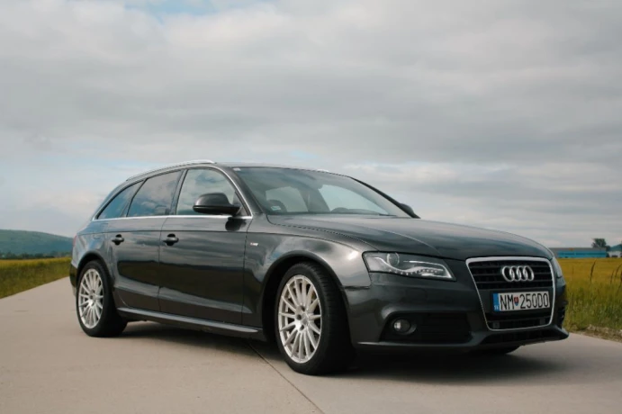audi-a4-avant-20-tfsi-s-line-big-0