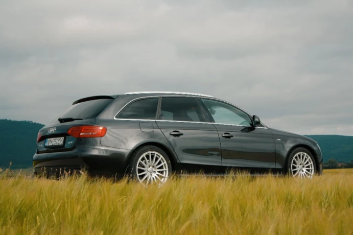 audi-a4-avant-20-tfsi-s-line-big-1