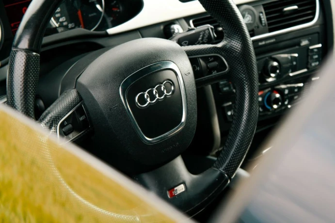 audi-a4-avant-20-tfsi-s-line-big-3