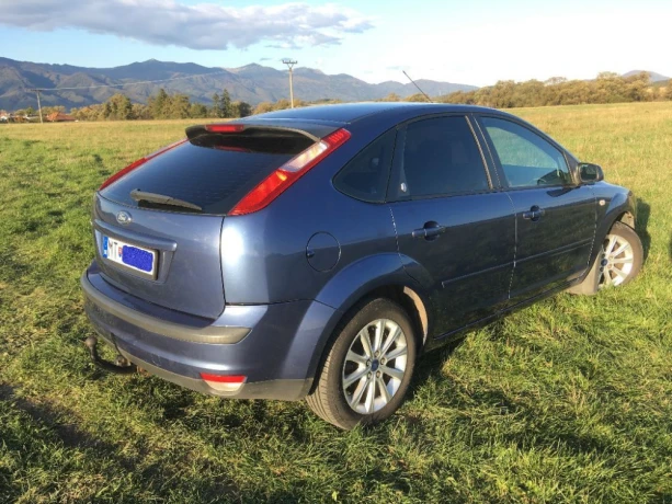 ford-focus-20-ghia-107kw145hp-m5-big-1