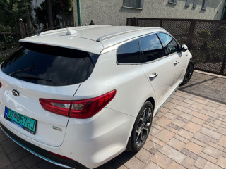 kia-optima-sw-plug-in-hybrid