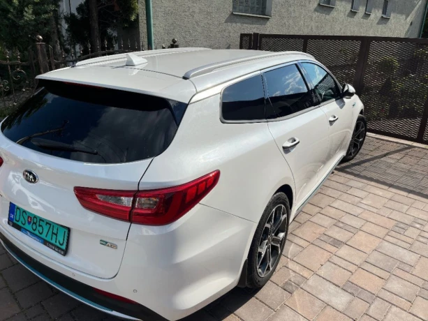 kia-optima-sw-plug-in-hybrid-big-0