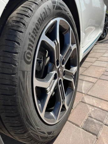 kia-optima-sw-plug-in-hybrid-big-3