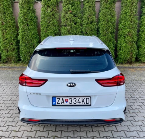 kia-ceed-sporty-wagon-16-crdi-136k-first-edition-big-3