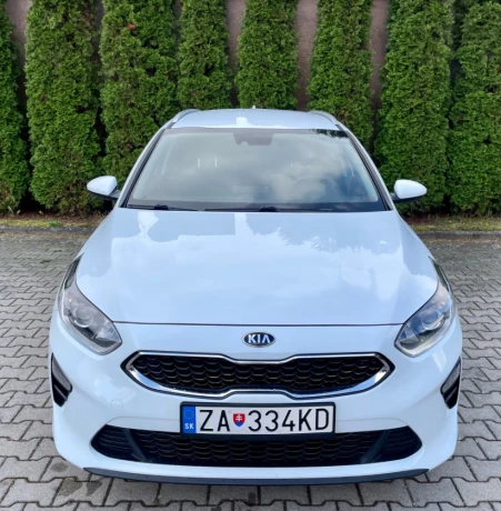 kia-ceed-sporty-wagon-16-crdi-136k-first-edition-big-0