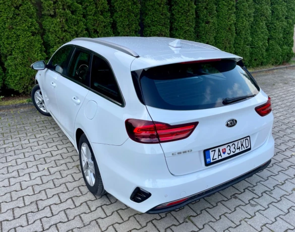 kia-ceed-sporty-wagon-16-crdi-136k-first-edition-big-2