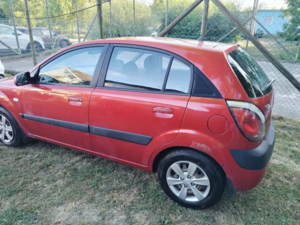 kia-rio-14-lx-70kw97hp-m5-big-3