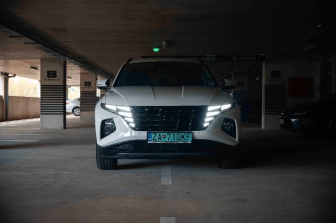 hyundai-tucson-16-t-gdi-hev-premium-4x4-132kw180hp-a6-big-0