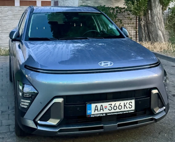 hyundai-kona-hyundai-kona-hybrid-family-24-119-km-zaruka-do-2028-big-3