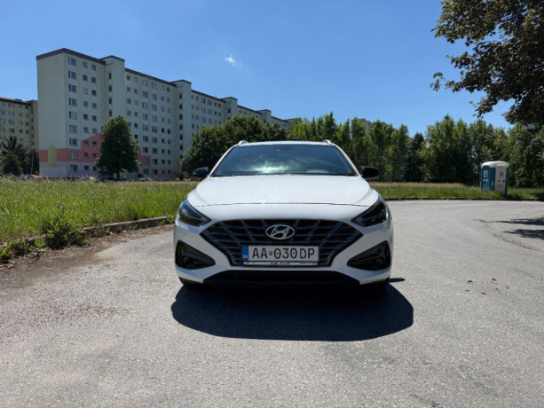 hyundai-i30-cw-i30-kombi-15i-cvvt-play-81kw110hp-m6-big-0