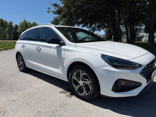 hyundai-i30-cw-i30-kombi-15i-cvvt-play-81kw110hp-m6-big-3