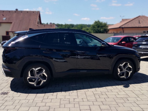 hyundai-tucson-16t-plug-in-hybrid-4x4-122022-v-zaruke-big-3