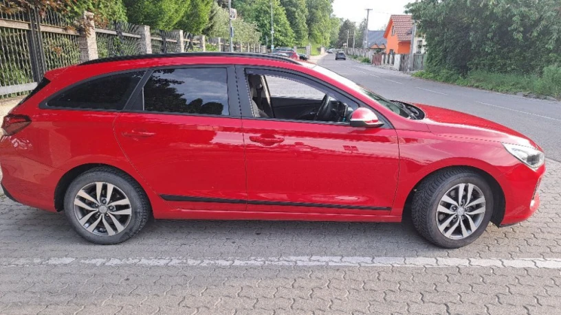 hyundai-i30-cw-kombi-66-000km-73kw100hp-stk-2028-big-3