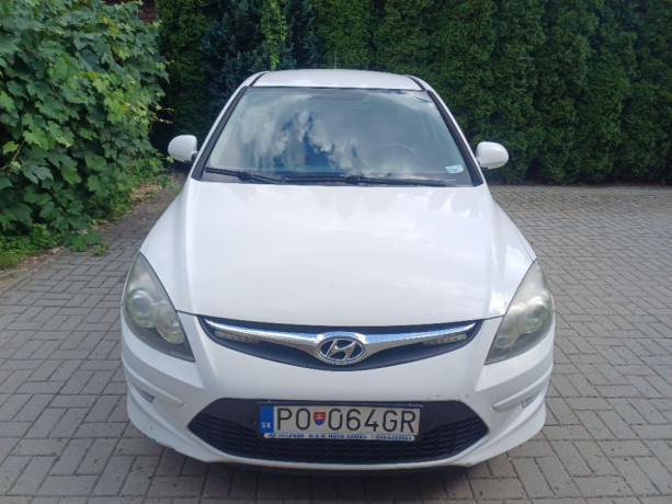 hyundai-i30-hyundai-i30-14lpgbrc-rv2010-big-0