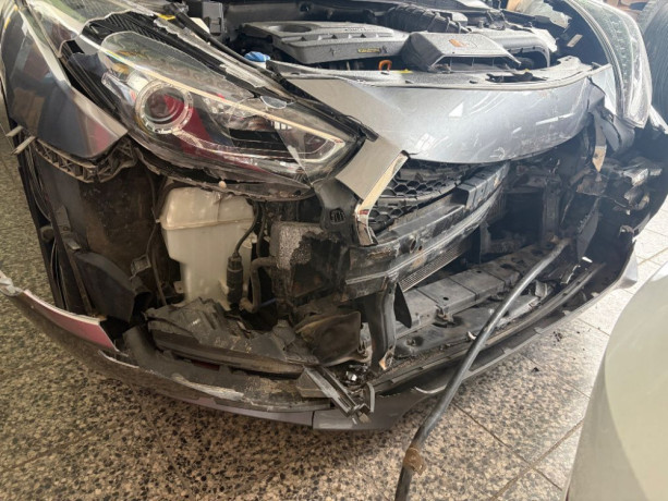 hyundai-i40-cw-17-crdi-hp-business-104kw141hp-m6-big-2