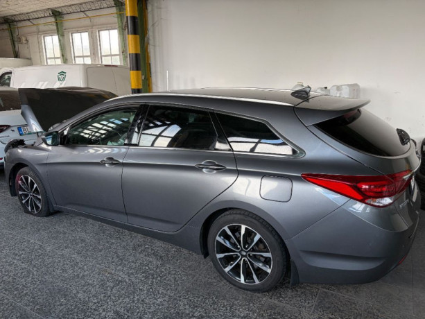 hyundai-i40-cw-17-crdi-hp-business-104kw141hp-m6-big-0