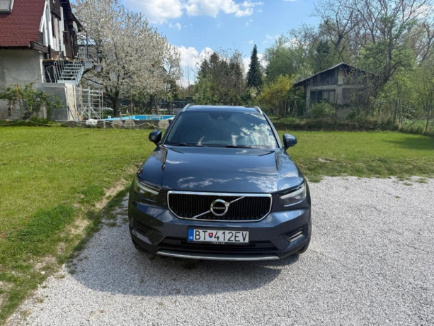 volvo-xc40-b4-momentum-at-145kw197hp-a7-big-0