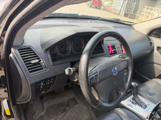volvo-xc90-cierne-koza-big-2