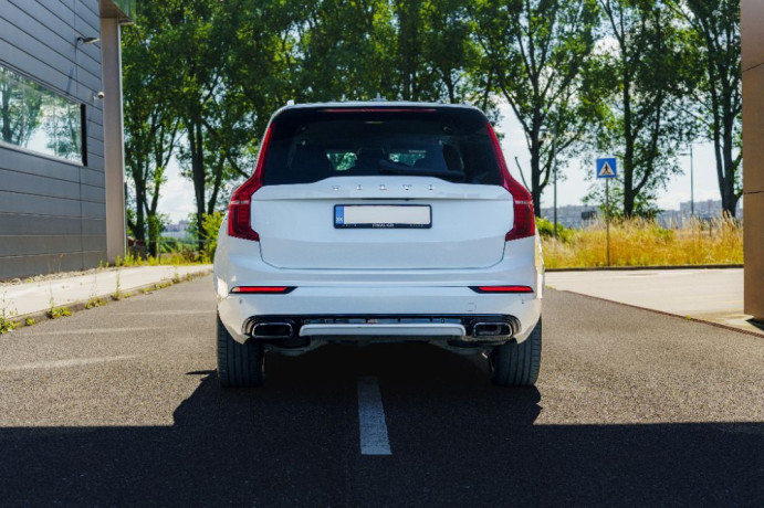volvo-xc90-173kw-7miestne-at8-4x4-r-design-big-3