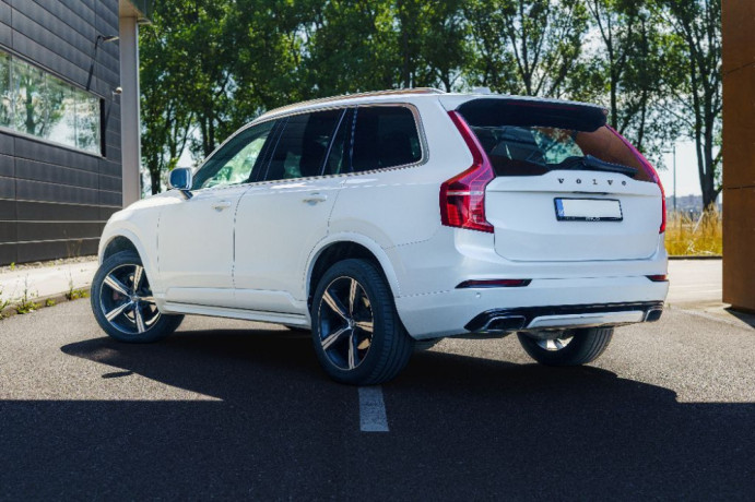 volvo-xc90-173kw-7miestne-at8-4x4-r-design-big-2