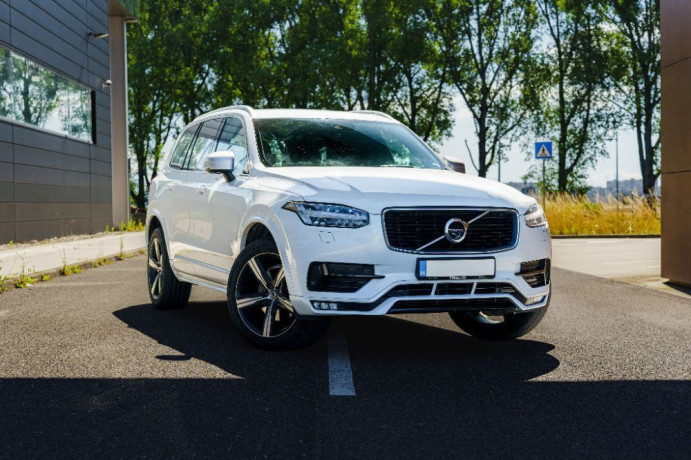 volvo-xc90-173kw-7miestne-at8-4x4-r-design-big-1