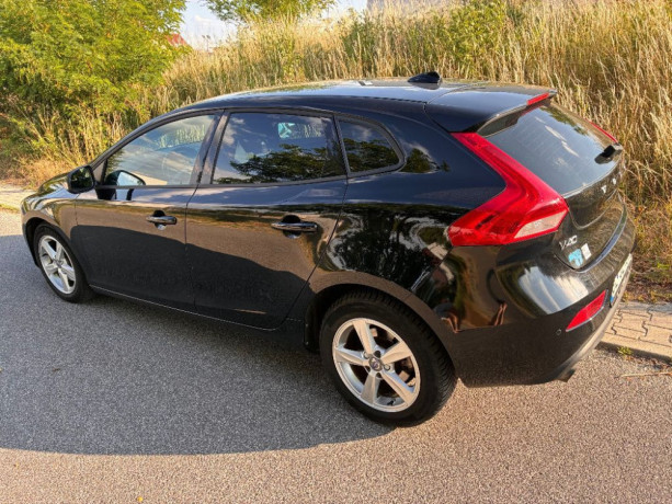 volvo-v40-t2-16l-edition-88kw120hp-m6-big-2