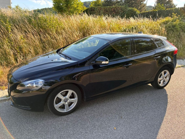 volvo-v40-t2-16l-edition-88kw120hp-m6-big-1