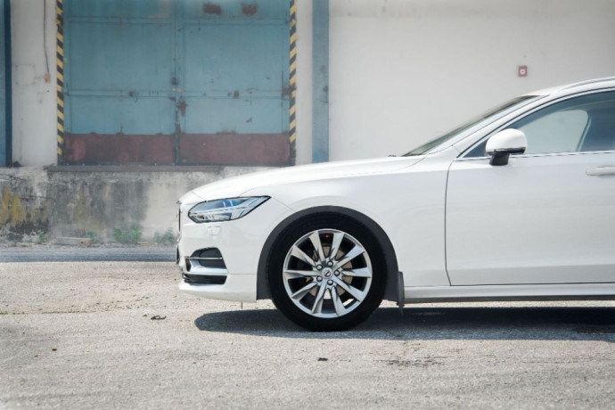 volvo-v90-d3-20l-momentum-at-110kw150hp-a8-big-1