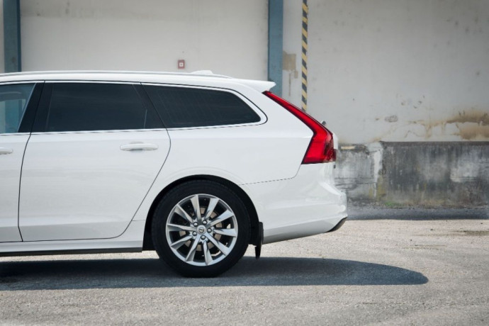 volvo-v90-d3-20l-momentum-at-110kw150hp-a8-big-2