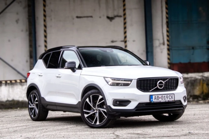 volvo-xc40-d4-r-design-awd-at-140kw-190hp-a8-big-3