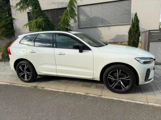 volvo-xc60-b5-r-design-prvy-majitel-kupene-v-top-auto