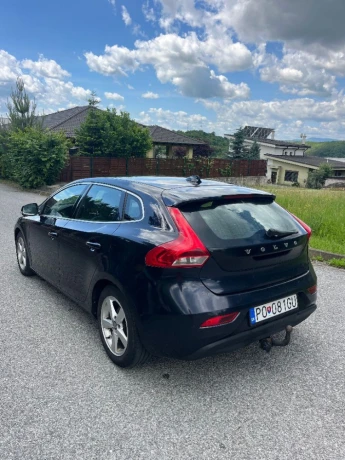volvo-v40-88kw-2015-big-2