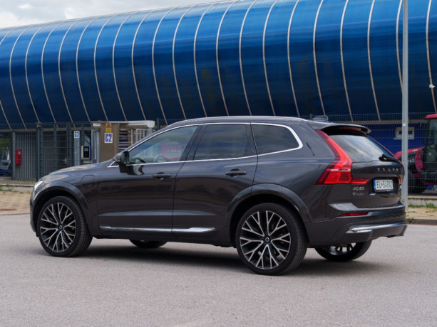 volvo-xc60-inscription-t6-awd-recharge-big-3