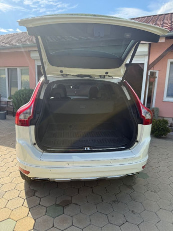 volvo-xc60-d4-24l-drive-e-momentum-geartronic-awd-140kw190hp-a6-big-1
