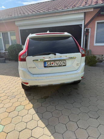 volvo-xc60-d4-24l-drive-e-momentum-geartronic-awd-140kw190hp-a6-big-0