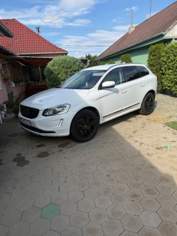 volvo-xc60-d4-24l-drive-e-momentum-geartronic-awd-140kw190hp-a6-big-2
