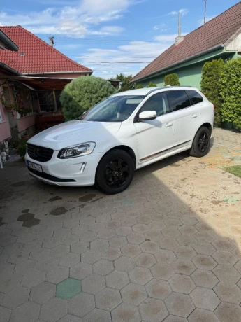 volvo-xc60-d4-24l-drive-e-momentum-geartronic-awd-140kw190hp-a6-big-2