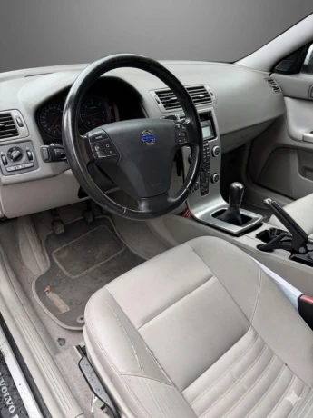 volvo-v50-16d-big-1
