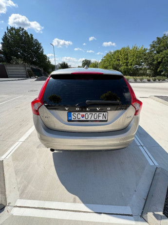 volvo-v60-d3-20l-momentum-geartronic-100kw136hp-a6-big-1
