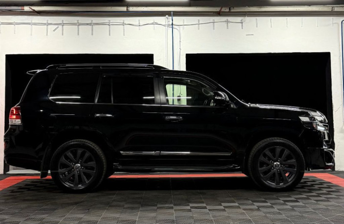 toyota-land-cruiser-200-diesel-v8-big-3