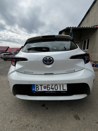 toyota-corolla-18-hatchback-big-3