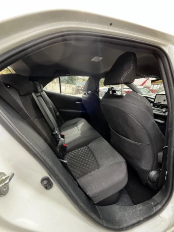 toyota-corolla-18-hatchback-big-1