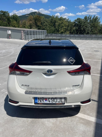 toyota-auris-18-i-vvt-i-hybridsd-selection-73kw99hp-a1-big-3