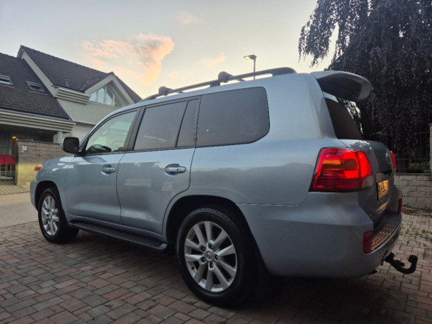 toyota-land-cruiser-v8-45-i-d-4d-lux-200kw272hp-a6-big-3