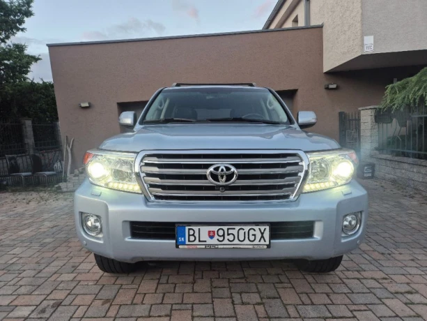 toyota-land-cruiser-v8-45-i-d-4d-lux-200kw272hp-a6-big-2